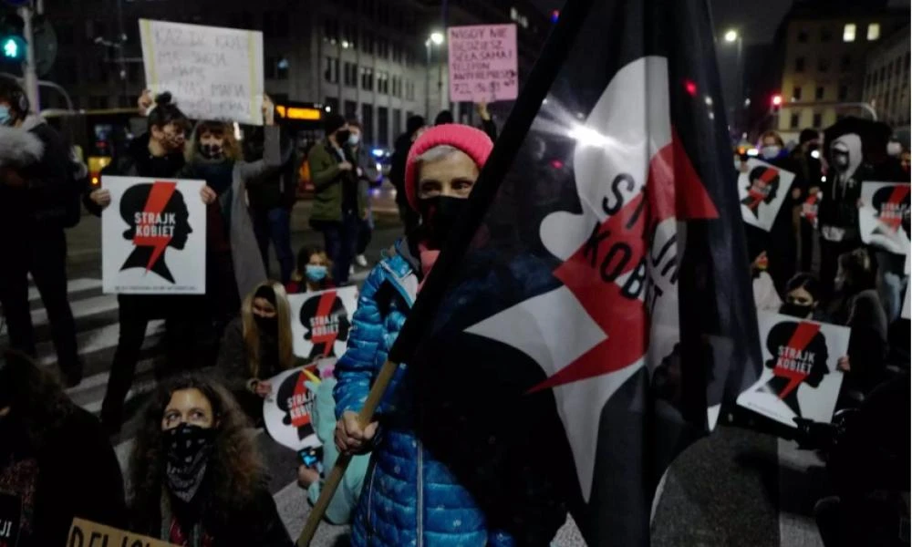 Πολωνία: Η Βουλή απέρριψε πρόταση για τη χαλάρωση του νόμου κατά των αμβλώσεων